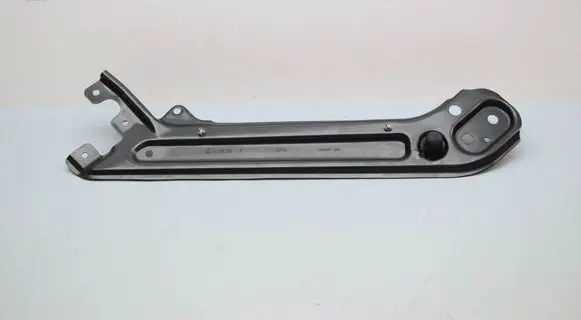 Skoda Octavia Mk4 Headlight/headlamp mounting bracket 5E3806929