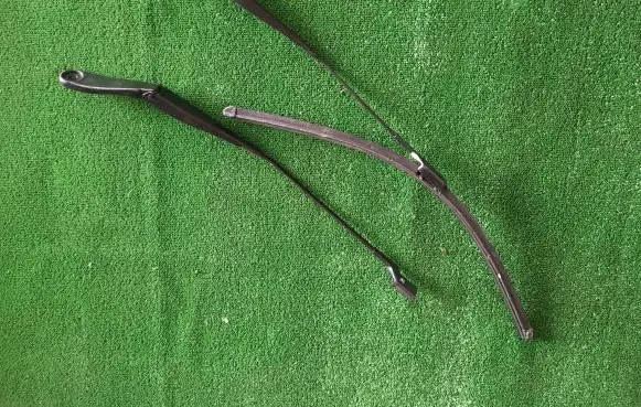 Ford Mondeo MK IV Front wiper blade arm 7S7117526