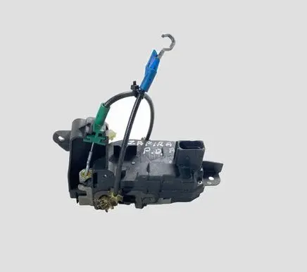 Opel Zafira B Front door lock 13220368
