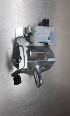 Skoda Octavia Mk2 (1Z) Tailgate lock loop/hook striker 806615