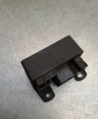 Mercedes-Benz C W203 Glow plug pre-heat relay 