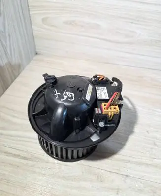 Volkswagen Golf Plus Heater fan/blower 3C1820015J 3C0907521B
