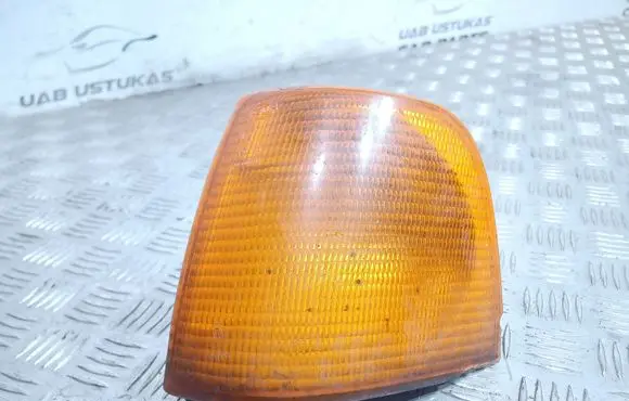 Audi 100 200 5000 C3 Front indicator light 443953049