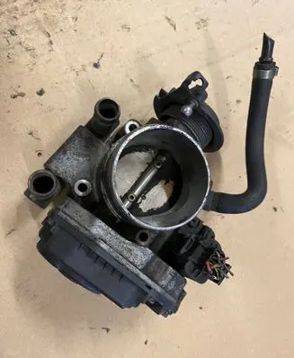 Audi A4 S4 B5 8D Throttle valve 058133063H