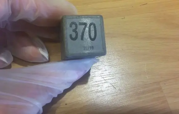 Volkswagen PASSAT B5 Other relay 8D0951253 370