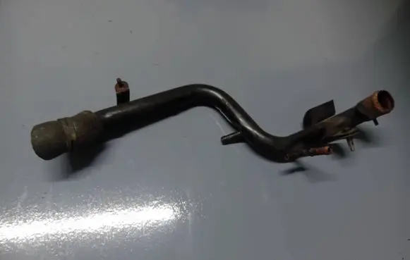 Volkswagen PASSAT B5.5 Coolant pipe/hose