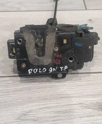 Volkswagen Polo Rear door lock 