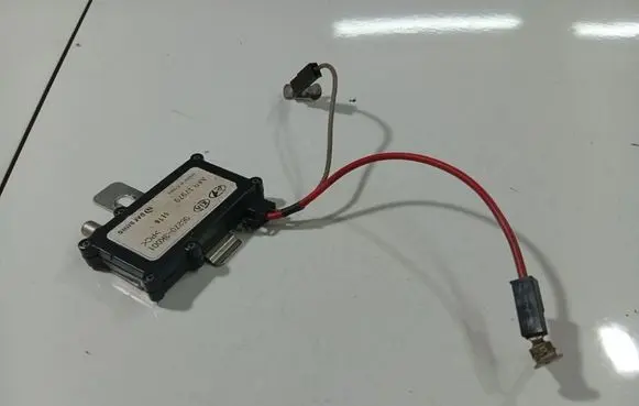 Hyundai Sonata Antenna control unit 962703K001