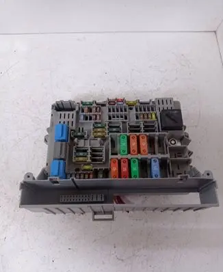 BMW 1 E81 E87 Fuse module 10688710