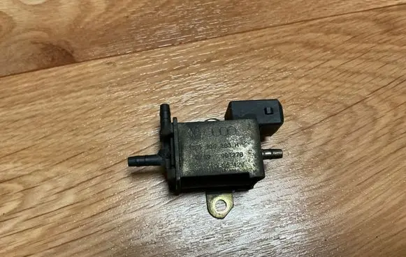 Volkswagen PASSAT B5 Turbo solenoid valve 026906283 99T278 72161000