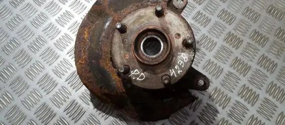 Toyota Avensis Verso Front wheel hub
