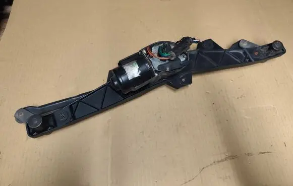 Front wiper linkage and motor