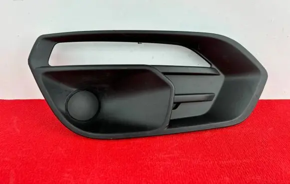 Iveco Daily 6th gen Front bumper lower grill 105802356345