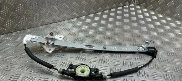 Mazda 3 II Front window lifting mechanism without motor