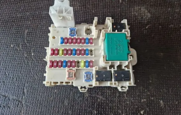 Isuzu D-Max Fuse box set