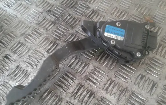 Renault Laguna II Accelerator throttle pedal 8200003392