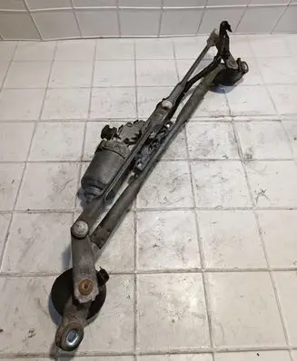 Lexus IS 220D-250-350 Front wiper linkage and motor 8511053040