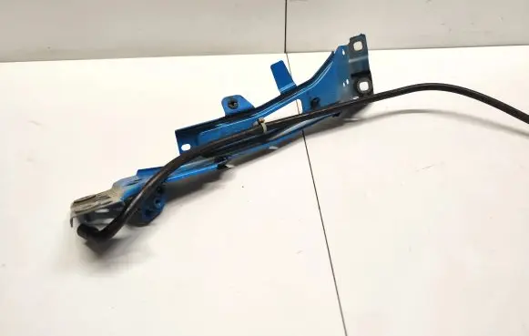 Audi A5 Fender mounting bracket 8W6821132B 4618