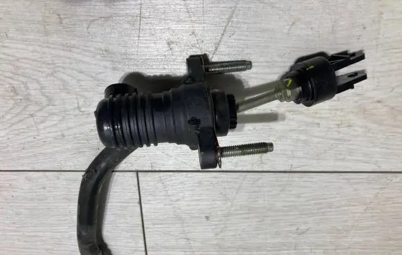 Toyota Hilux (AN10, AN20, AN30) Clutch slave cylinder 