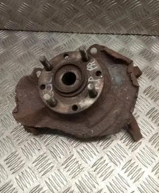 Mitsubishi Colt Front wheel hub