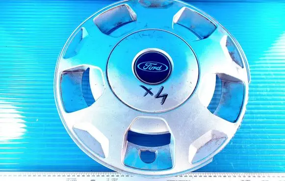 Ford Fiesta R14 wheel hub/cap/trim 6C111130CB