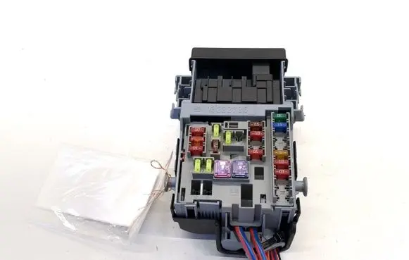 Opel Astra J Fuse box set 13222786