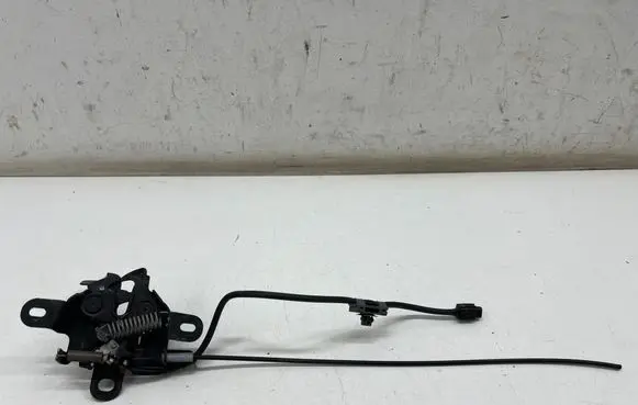 Toyota Yaris XP210 Engine bonnet/hood lock/catch 