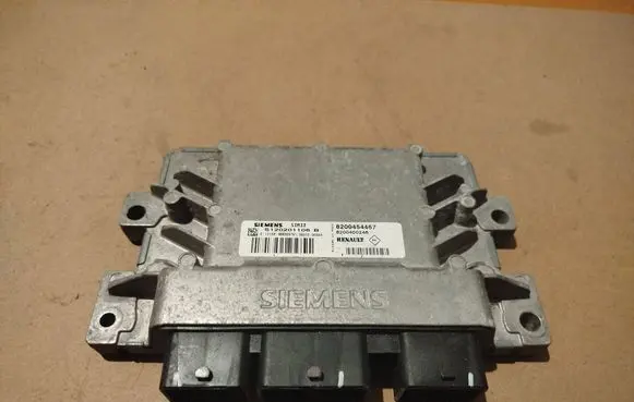 Renault Clio II Engine control unit/module 8200454467 S120201108B 8200400246