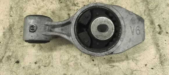 Nissan Murano Z52 Engine mount bracket