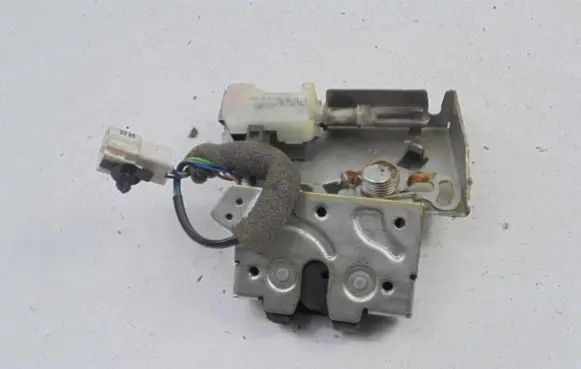 Ford Mondeo Mk III Tailgate/trunk/boot lock/catch/latch 3S71A43102AA