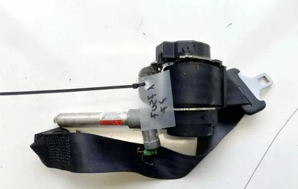 Volvo V50 Front seatbelt 6085750