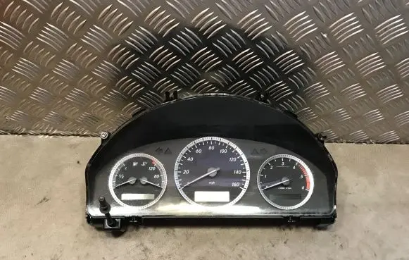 Mercedes-Benz C W204 Speedometer (instrument cluster) A2049004002
