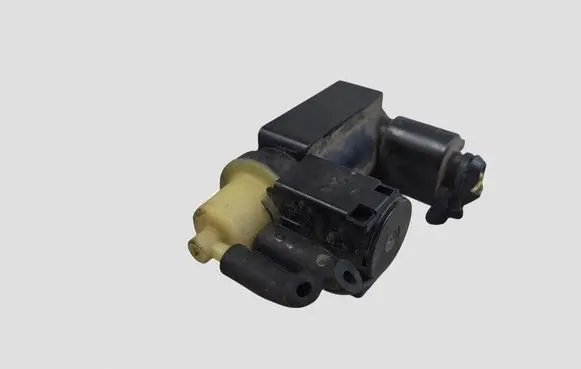 Volvo V40 Cross country Turbo solenoid valve 31339808 70466400