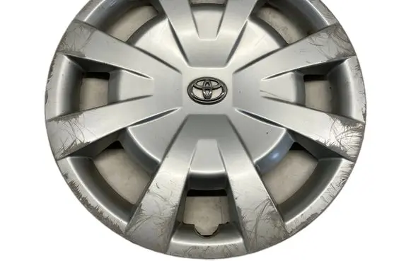 Toyota Avensis T270 R16 wheel hub/cap/trim 