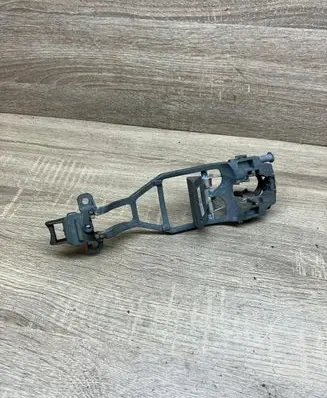 Volkswagen Touareg I Rear door exterior handle/bracket 7L0839885A