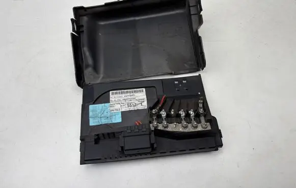 Volkswagen Polo Fuse module 6Q0937550F 6Q0915429D