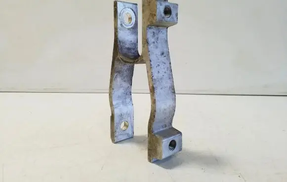 Engine mounting bracket