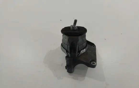BMW 5 E60 E61 Engine mount bracket 22116774619