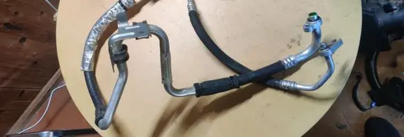 Chevrolet Malibu Air conditioning (A/C) pipe/hose 812824050 84328933