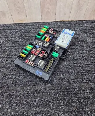 BMW 5 G30 G31 Fuse module 6837091 8795479