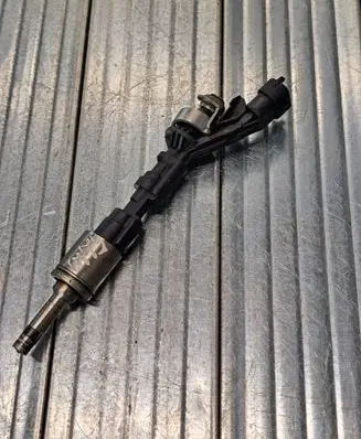 Ford Fiesta Fuel injector 6J5G9F593AB