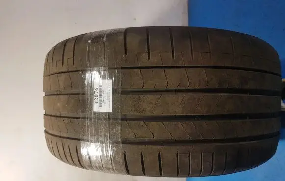 BMW M6 R17 summer tire 