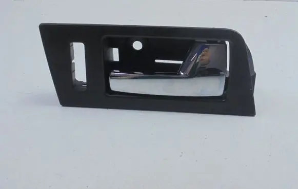 Ford Focus C-MAX Front door interior handle 8L847822600A