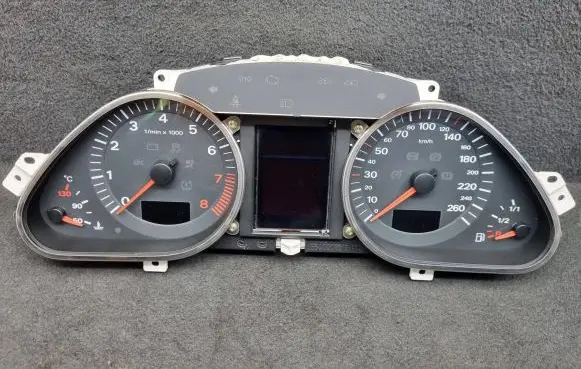 Audi A6 S6 C6 4F Speedometer (instrument cluster) 4F0920900M 4F0910900A