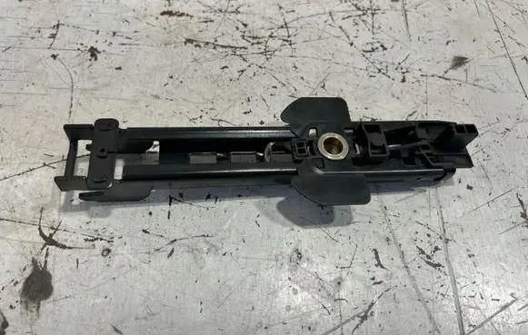 Volkswagen Touareg I Other exterior part 7L0857819F