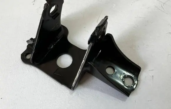 Toyota Prius (XW30) Engine mounting bracket
