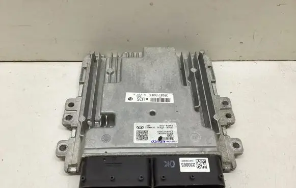 KIA Sportage Engine control unit/module 391002U935