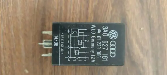 Volkswagen PASSAT B5 Other relay 3A0927181 61233005
