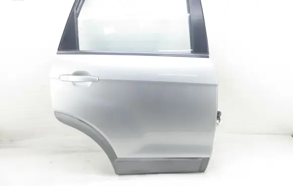 Chevrolet Captiva Rear door 