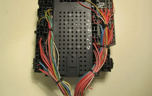 Volvo XC90 Fuse module 08679899